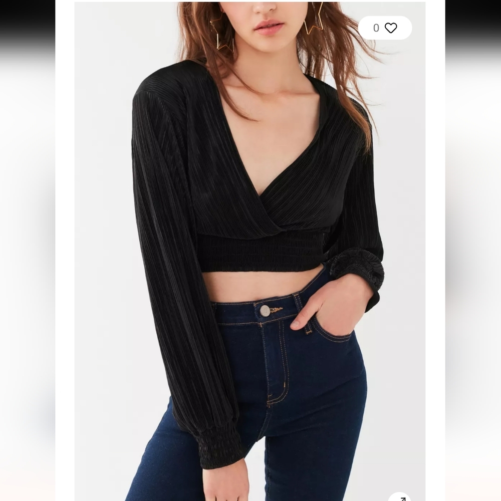 UO Long Sleeve Cropped Plisse Wrap Top, Black M